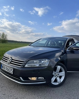 Volkswagen Passat cena 39500 przebieg: 228000, rok produkcji 2011 z Cybinka małe 232